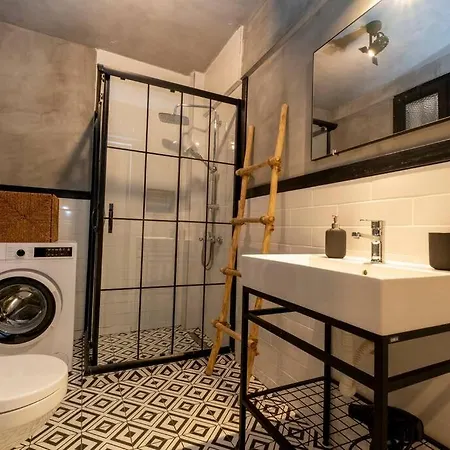 Apartmán Cosy With Garden Balcony *