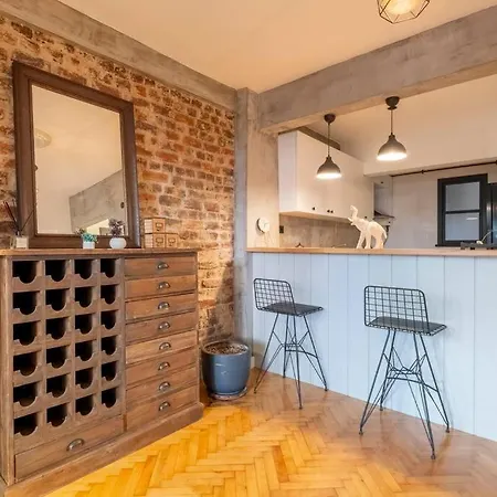 Cosy With Garden Balcony Apartmán