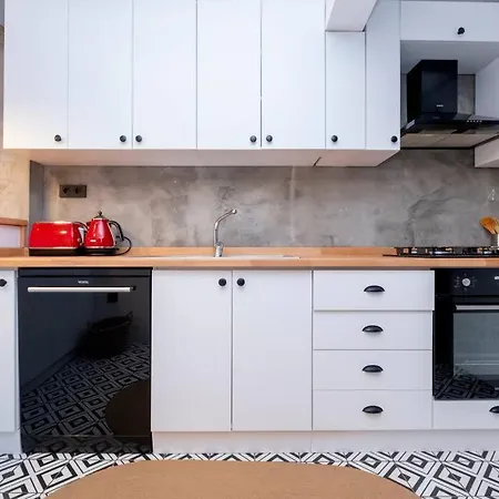 Cosy With Garden Balcony *