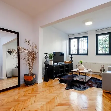 Cosy With Garden Balcony