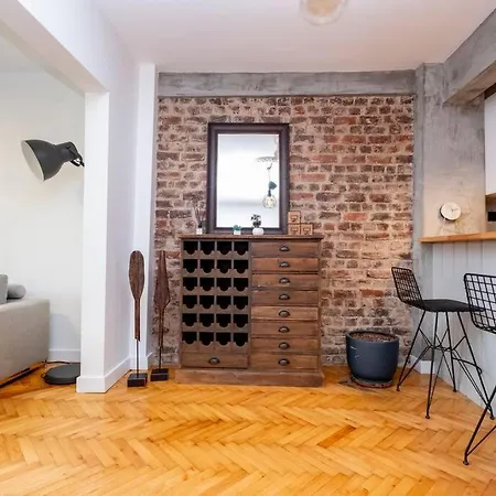 Cosy With Garden Balcony Διαμέρισμα *