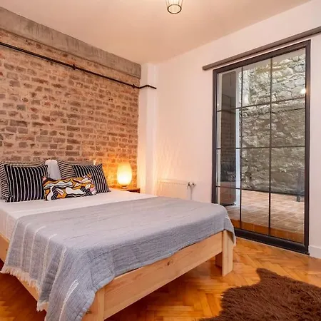 Cosy With Garden Balcony Διαμέρισμα